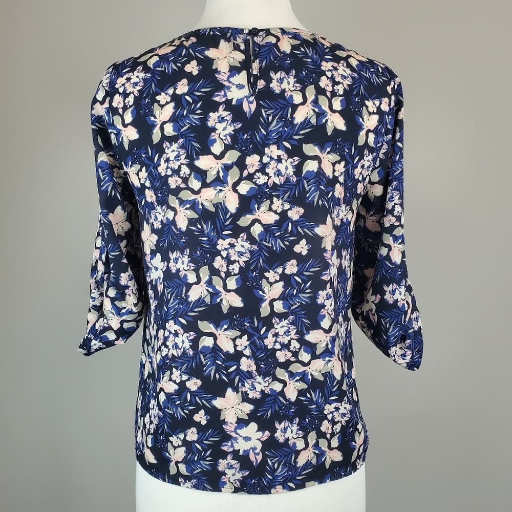 Skies Are Blue Floral Top - Picture 2 of 7